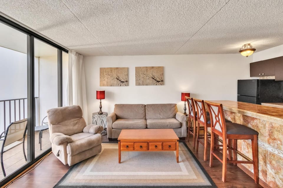 Oceanview Retreat on 19th Floor Near Waikiki Beach (21908) Apartment in Honolulu