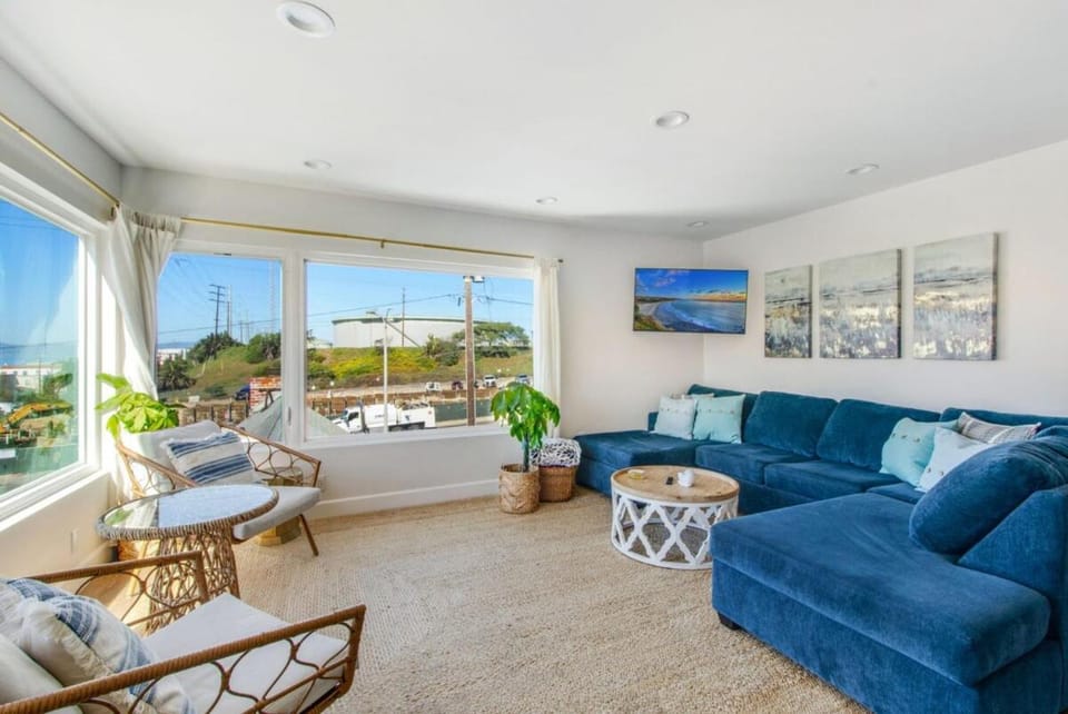 Luxury Ocean View Condo Steps To The Sand VIEWS House in Manhattan Beach
