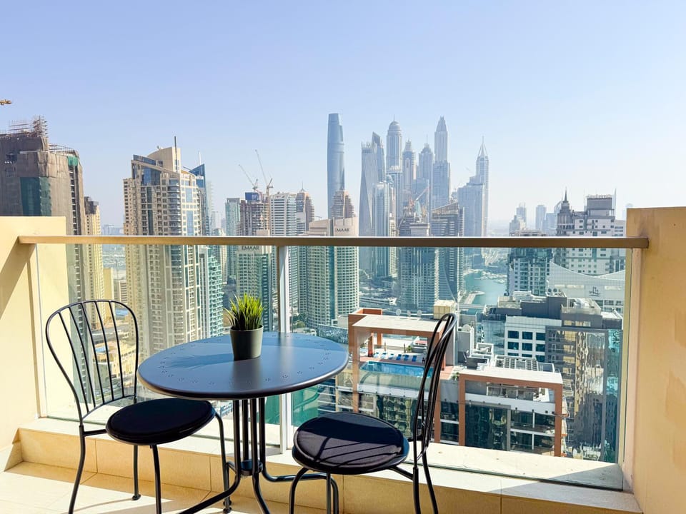 View (from property/room), Balcony/Terrace, Seating area, City view