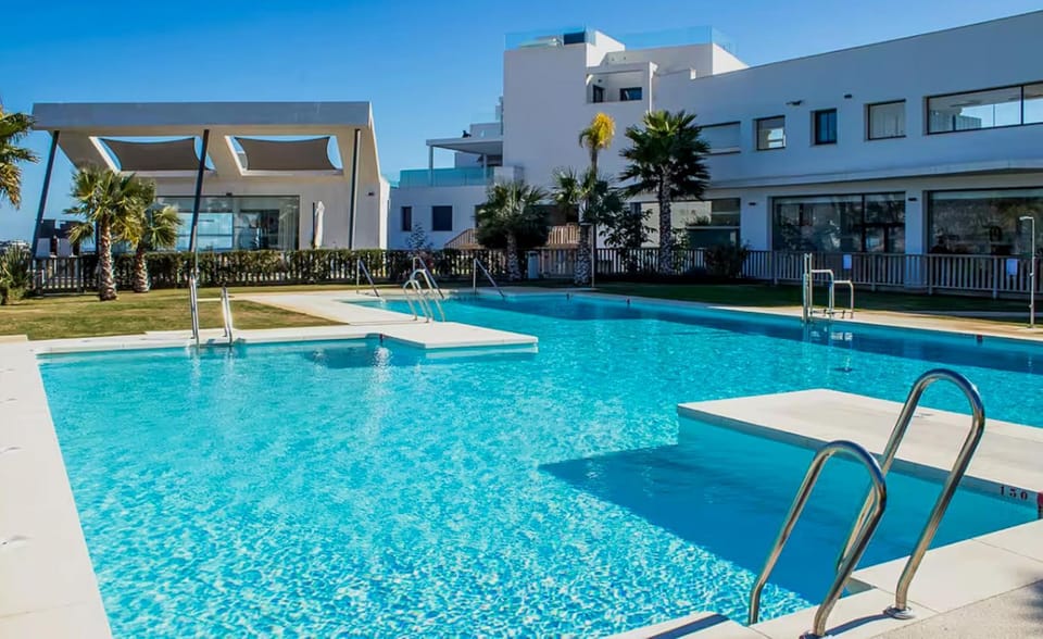 Swimming pool, Swimming pool