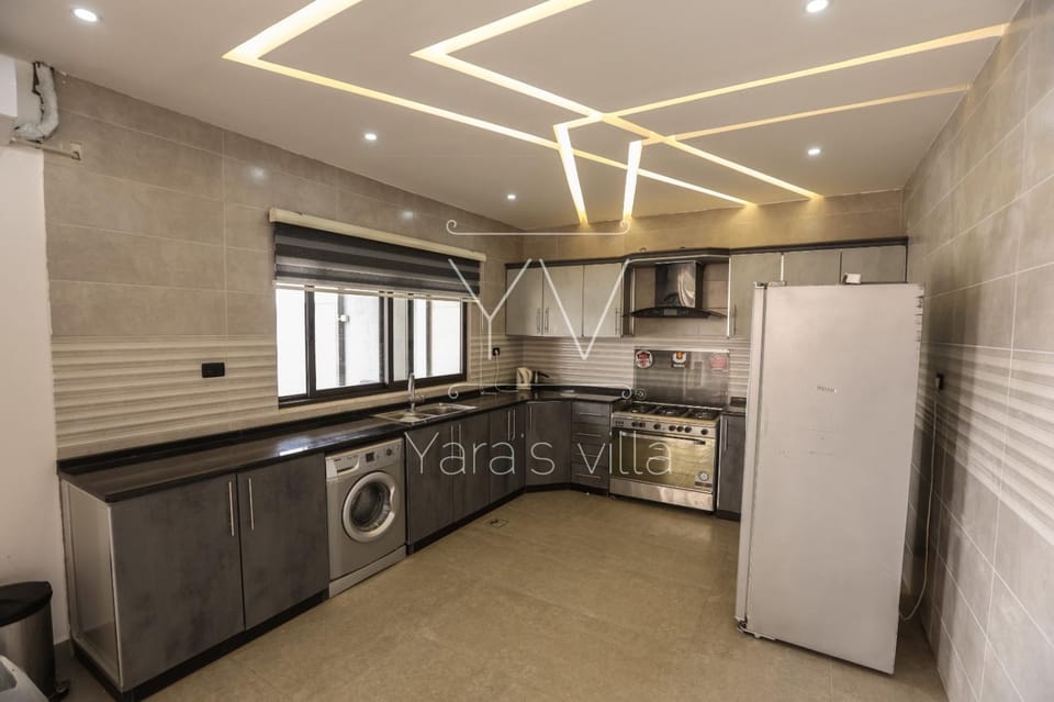 Kitchen or kitchenette, washing machine