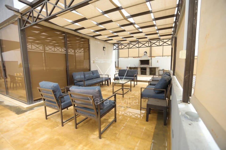 Seating area, Internal: Not applicable to any particular room