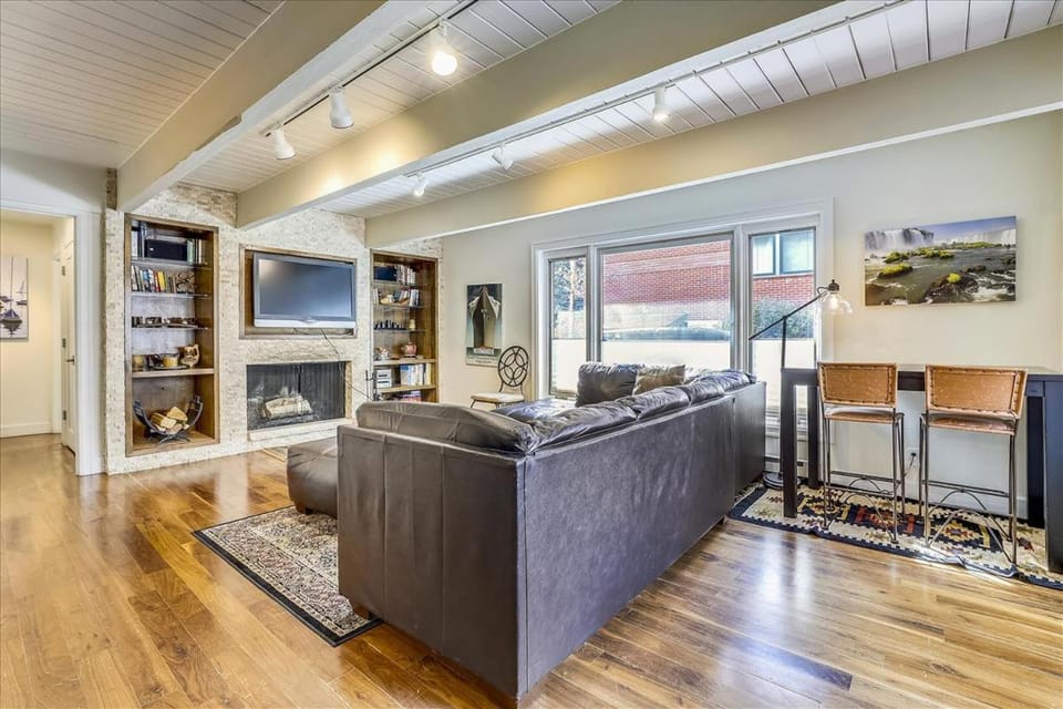 Walk Everywhere! Deluxe Aspen Condo Apartment in Aspen