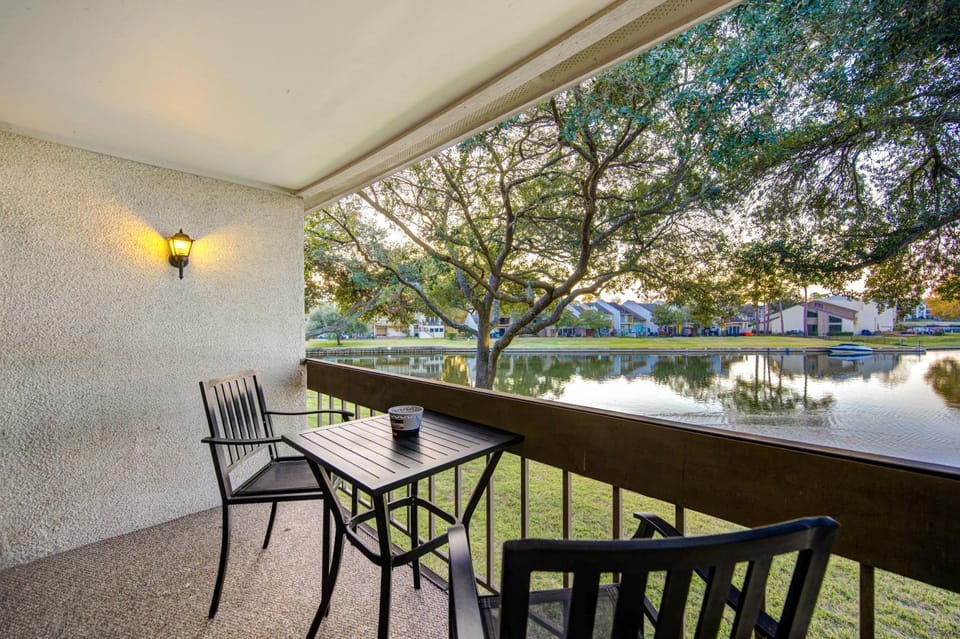 Day, Natural landscape, Balcony/Terrace, Seating area, Lake view