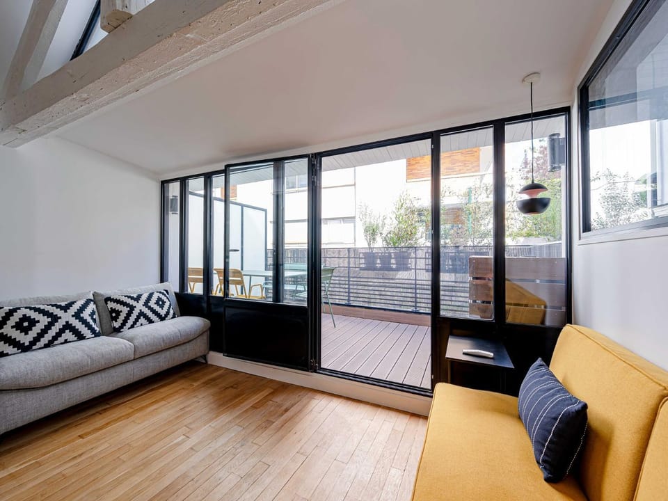 Living room, Seating area