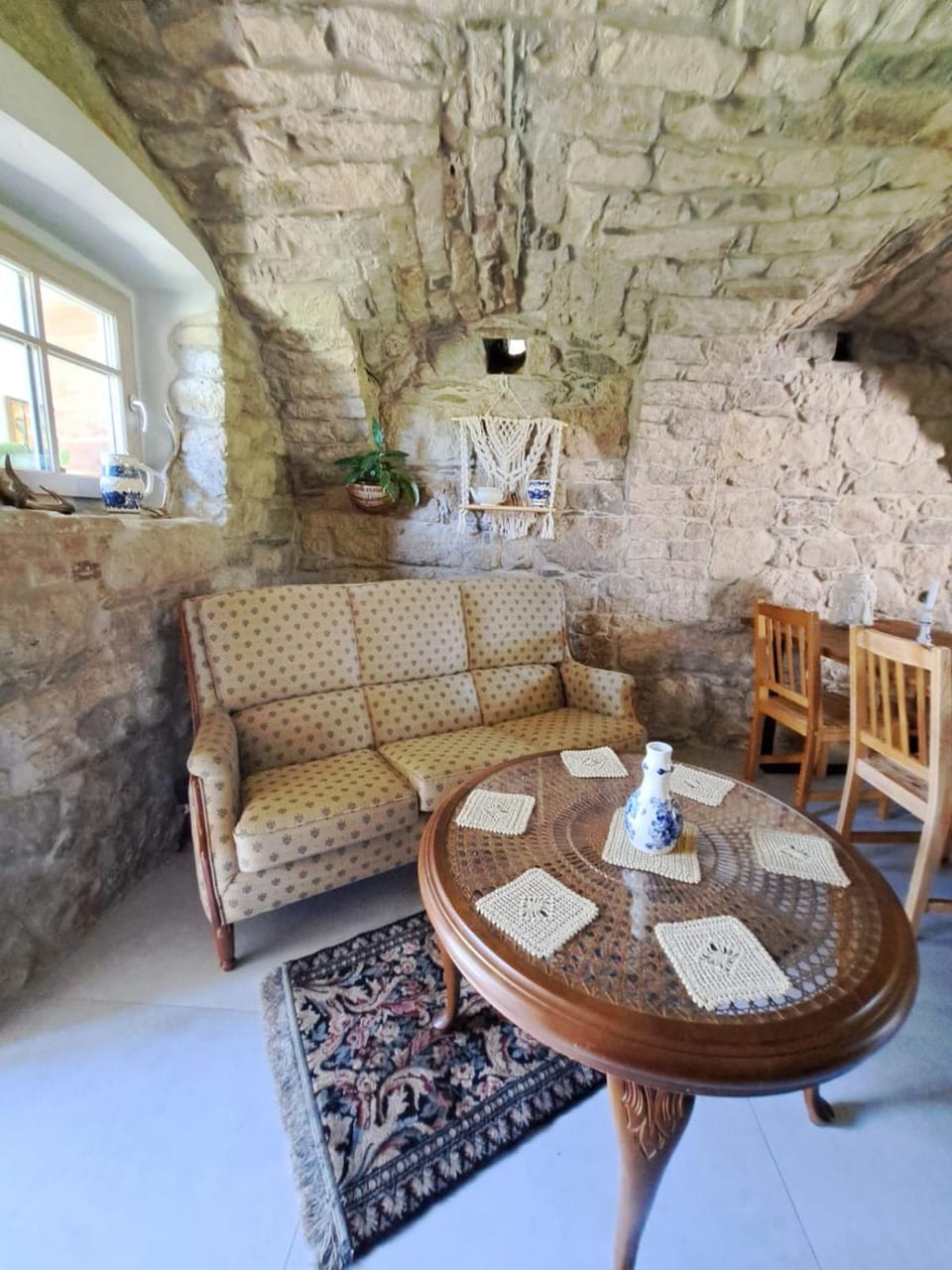 Seating area, Dining area
