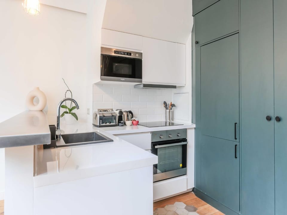 Kitchen or kitchenette, oven, stove