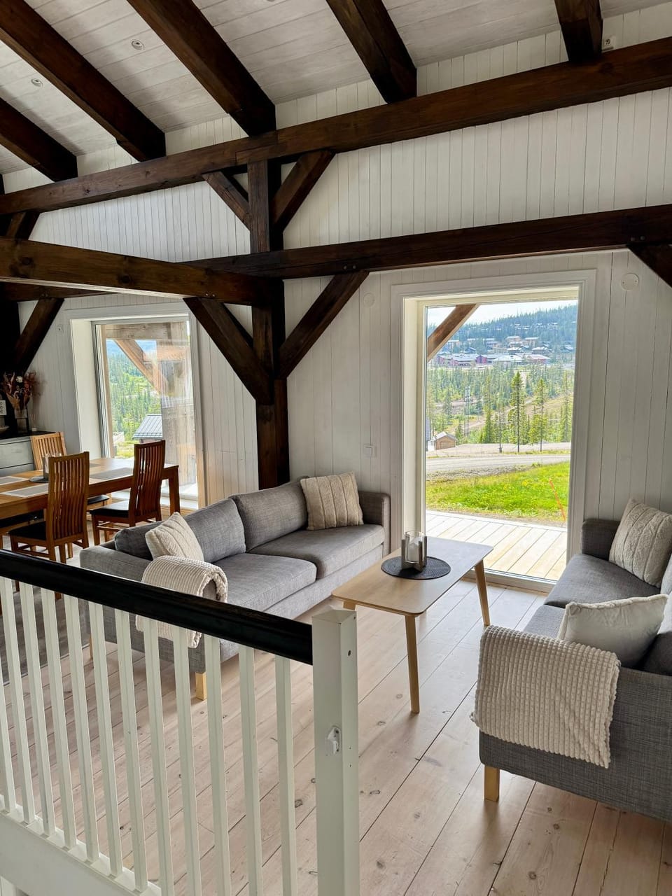 Day, Natural landscape, View (from property/room), Balcony/Terrace, Living room, Seating area, Dining area, Mountain view
