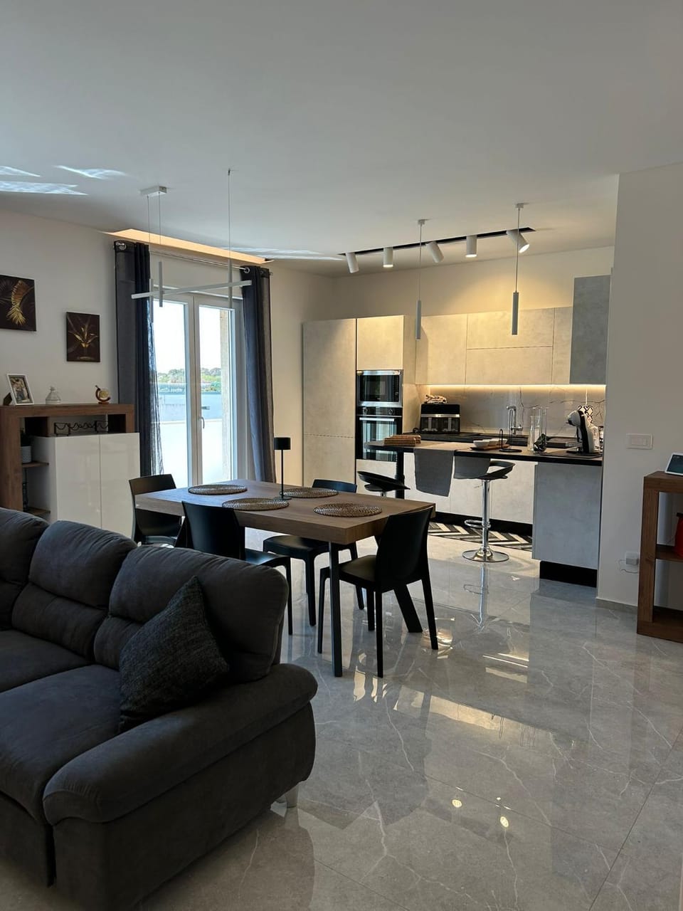 Living room, Seating area, Dining area, stove