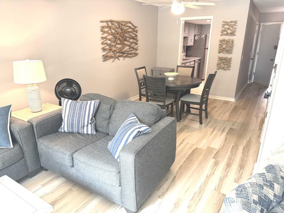 3 bed 2bath just steps to Coligny Plaza & Beach House in Hilton Head Island
