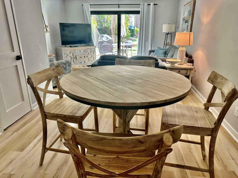 3 bed 2bath just steps to Coligny Plaza & Beach House in Hilton Head Island
