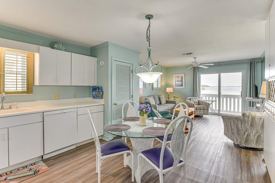 Bayfront Okaloosa Island Condo: Across from Beach! House in Okaloosa Island