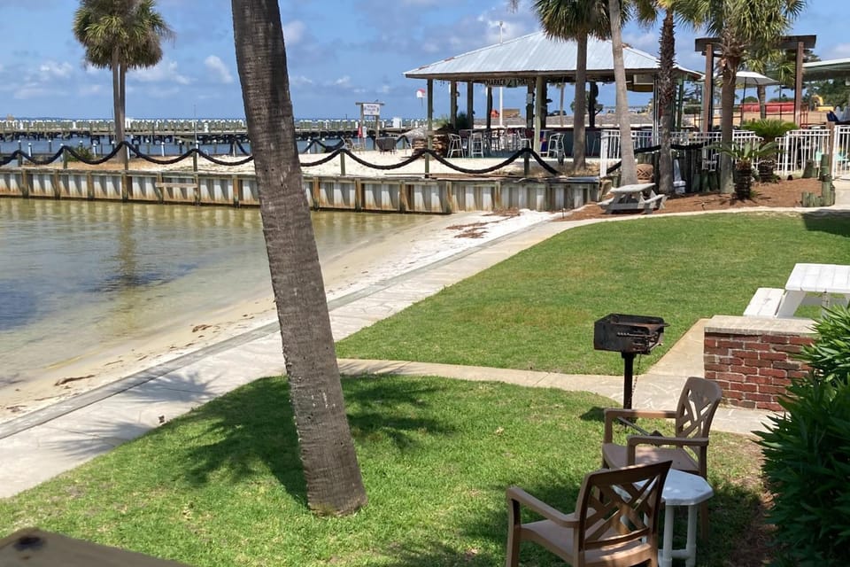 Bayfront Okaloosa Island Condo: Across from Beach! House in Okaloosa Island