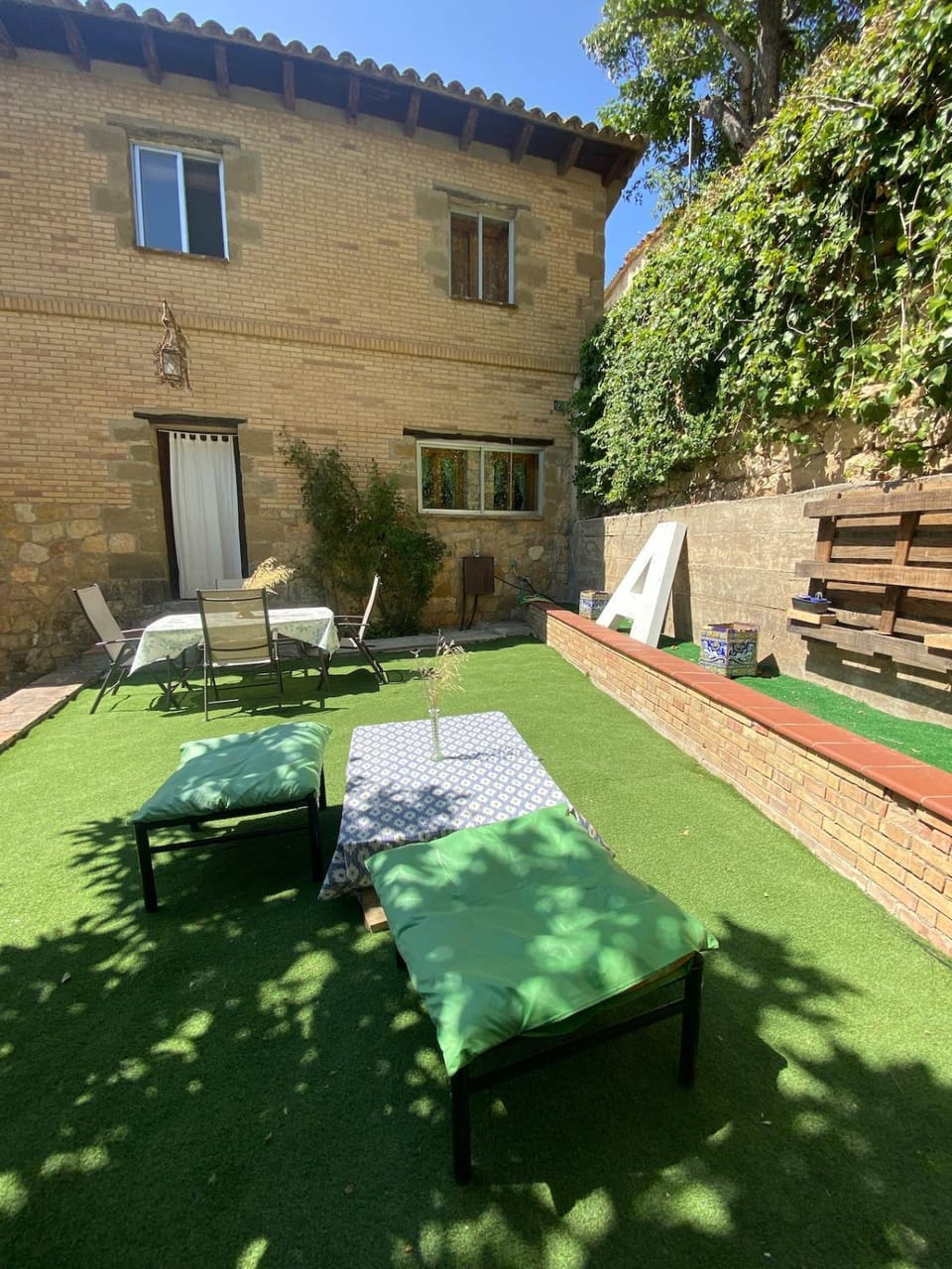 Property building, Patio, Spring, Day, Garden, Balcony/Terrace, Garden view