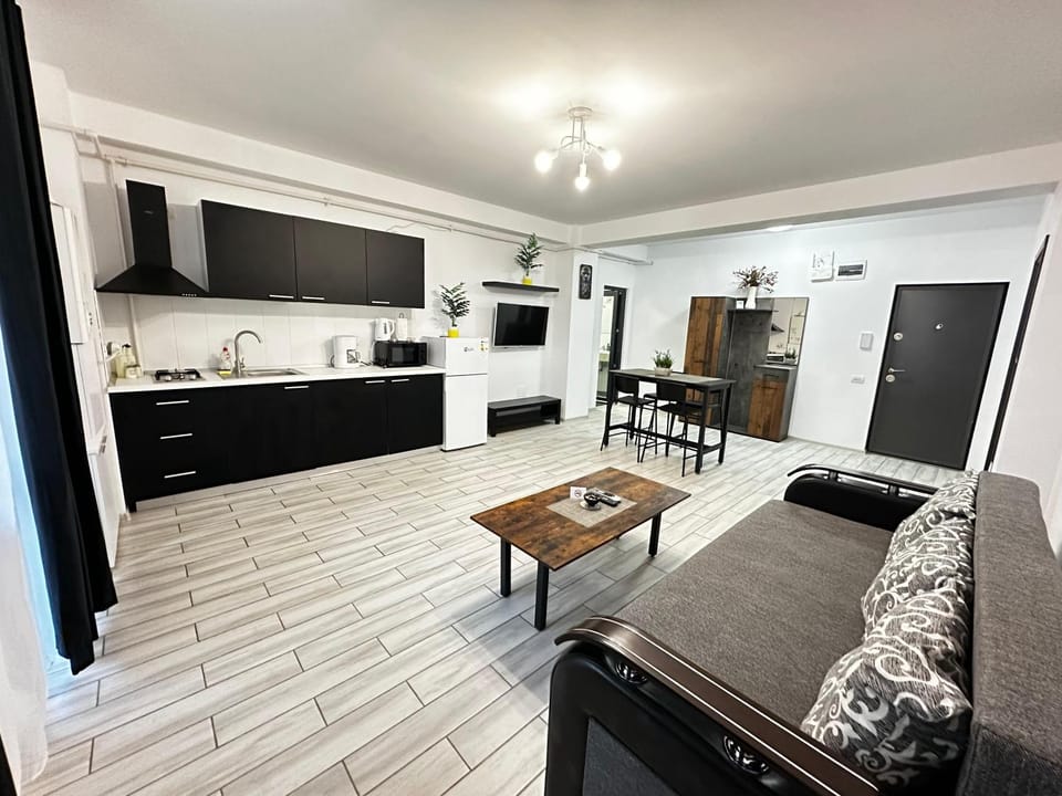 TV and multimedia, Kitchen or kitchenette, Living room, Seating area, Dining area, stove