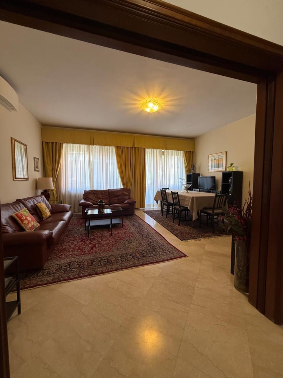 Communal lounge/ TV room, TV and multimedia, Living room, Photo of the whole room, Seating area