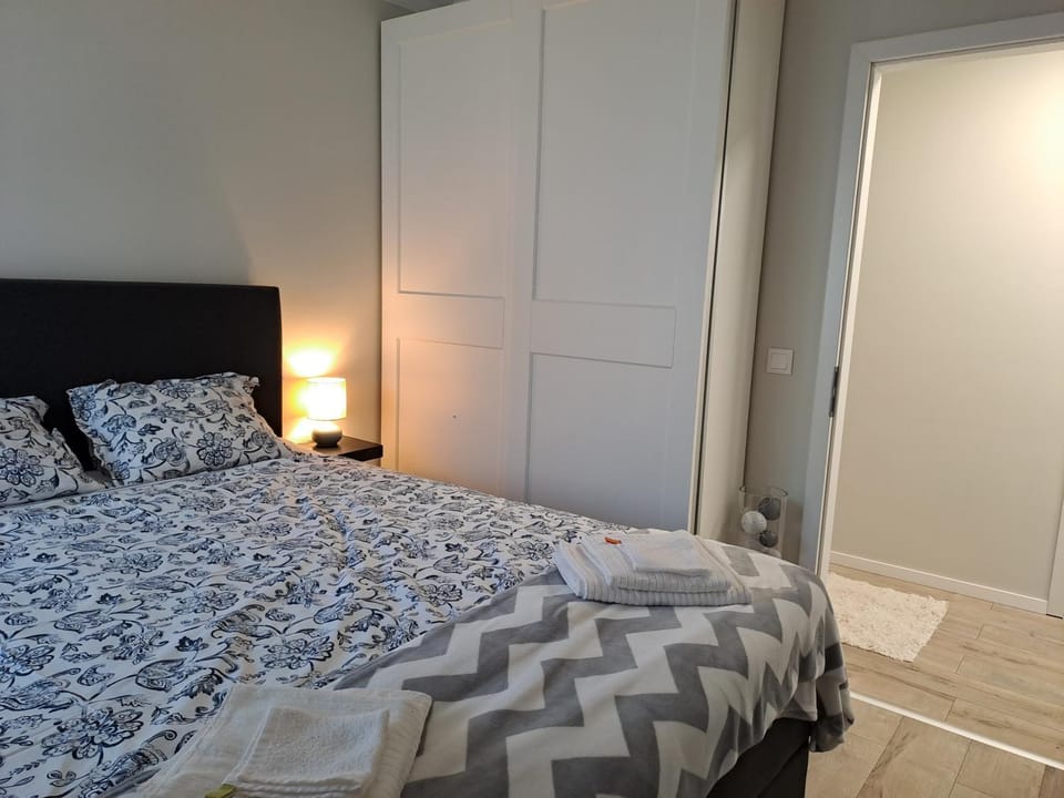 Bed, Photo of the whole room, Bedroom, wardrobe