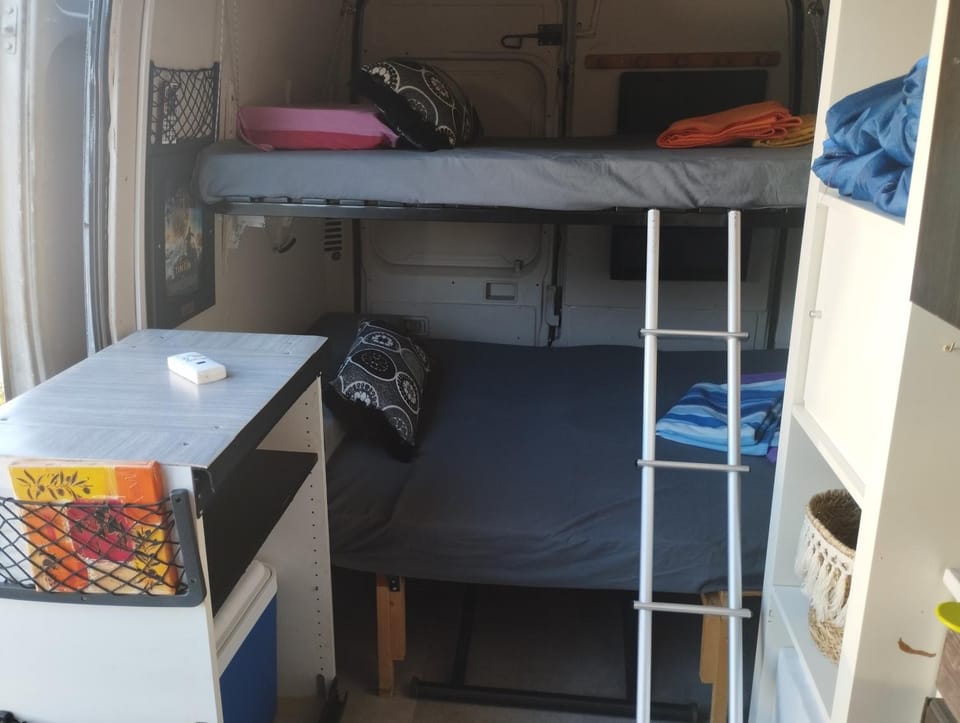 Van aménagé 3 couchages sans SANITAIRE proche de la plage, juste pour dormir prévoir batterie externe pour les téléphones Campground/ 
RV Resort in Mauguio