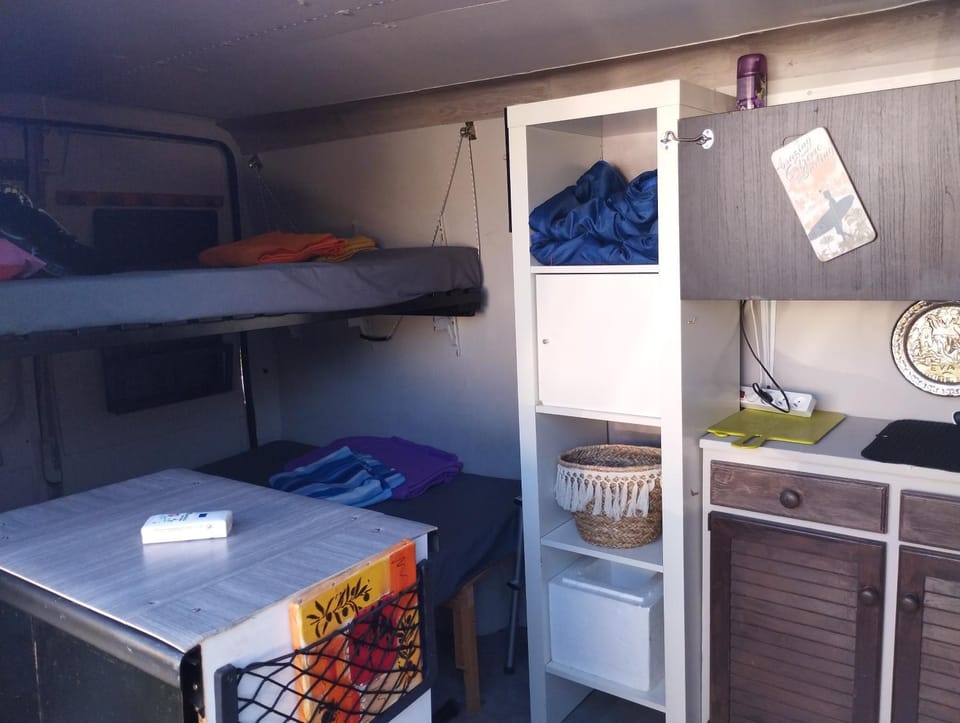 Van aménagé 3 couchages sans SANITAIRE proche de la plage, juste pour dormir prévoir batterie externe pour les téléphones Campground/ 
RV Resort in Mauguio