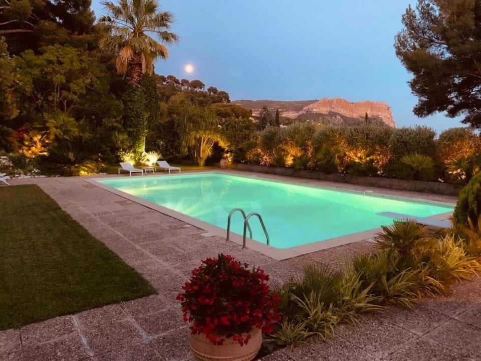 Villa Chic & Zen, Jungle Provençale et Piscine de 14m pour 1 à 6 personnes Villa in Cassis