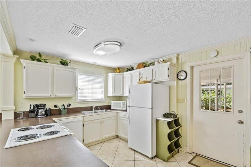 Swan Cottage House in Camden County