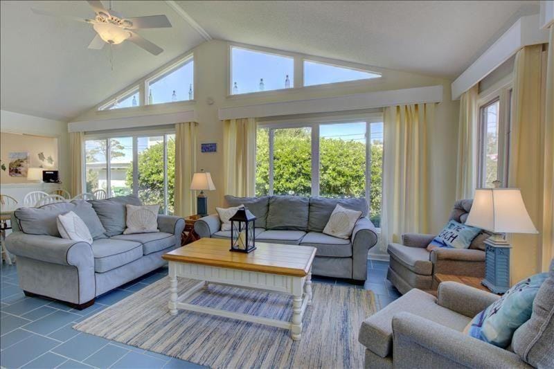 Seaview Cottage House in Camden County