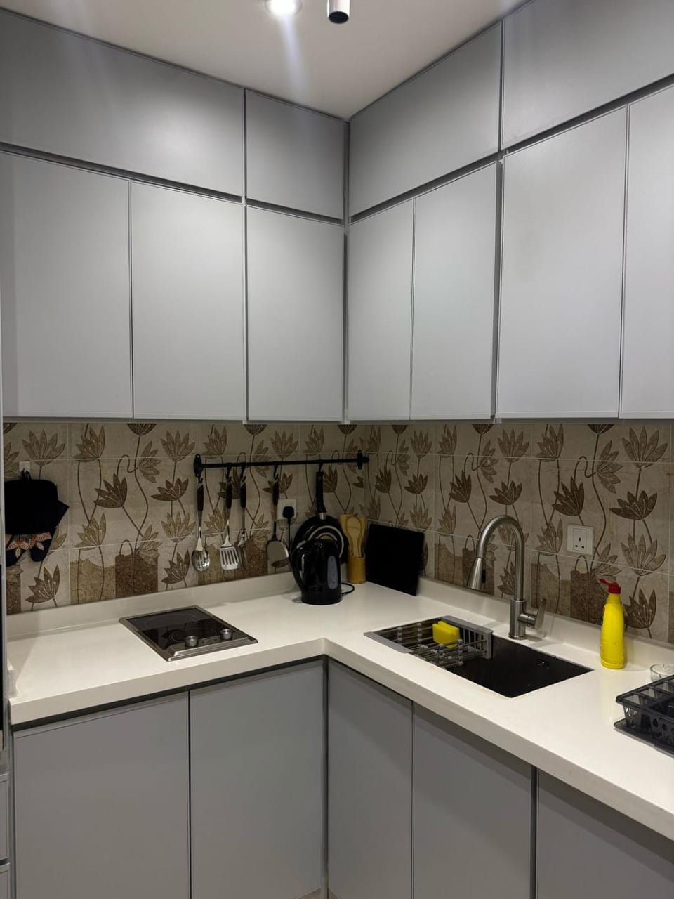 Kitchen or kitchenette, Breakfast, stove