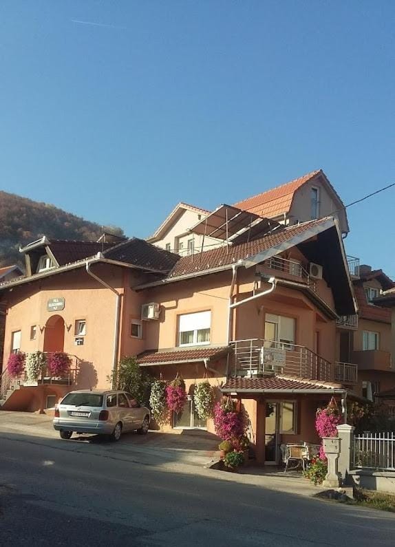 Property building, Day, Location, Parking