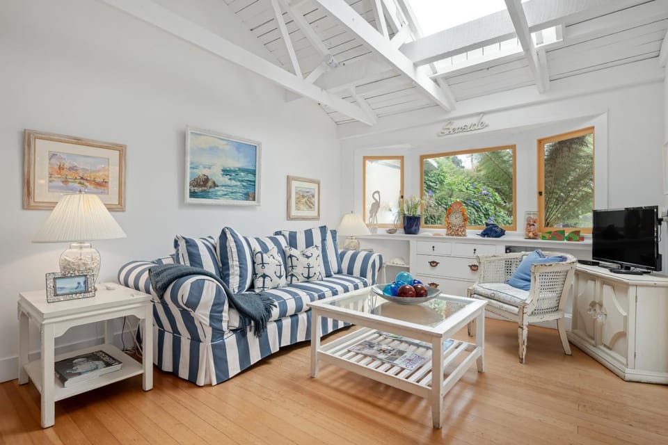 Seaside Cottage by Paradise Retreats Villa in Montecito