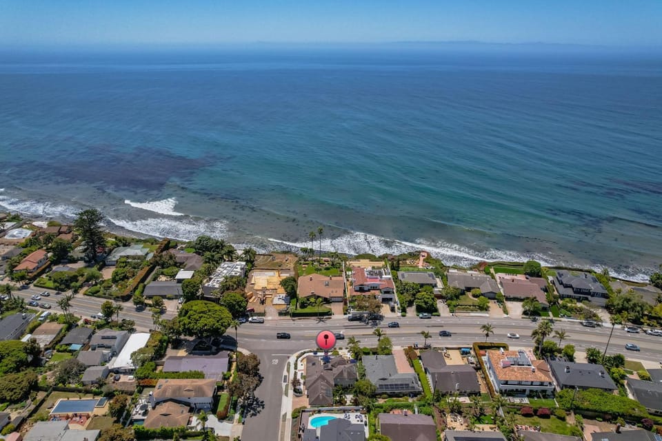 Shoreline Splendor by Paradise Retreats Villa in Santa Barbara