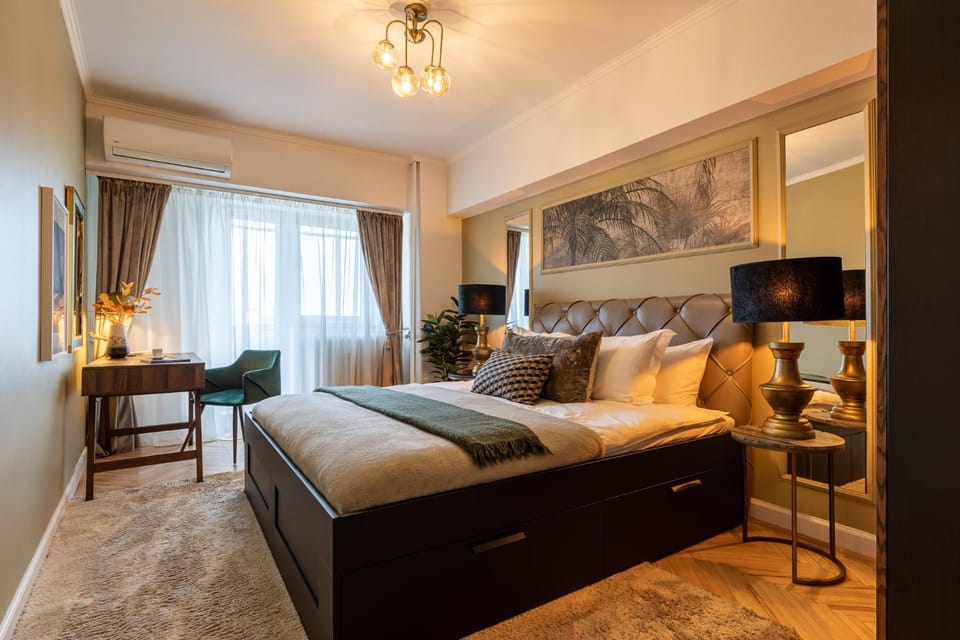 Bed, TV and multimedia, Photo of the whole room, Seating area, Bedroom, air conditioner