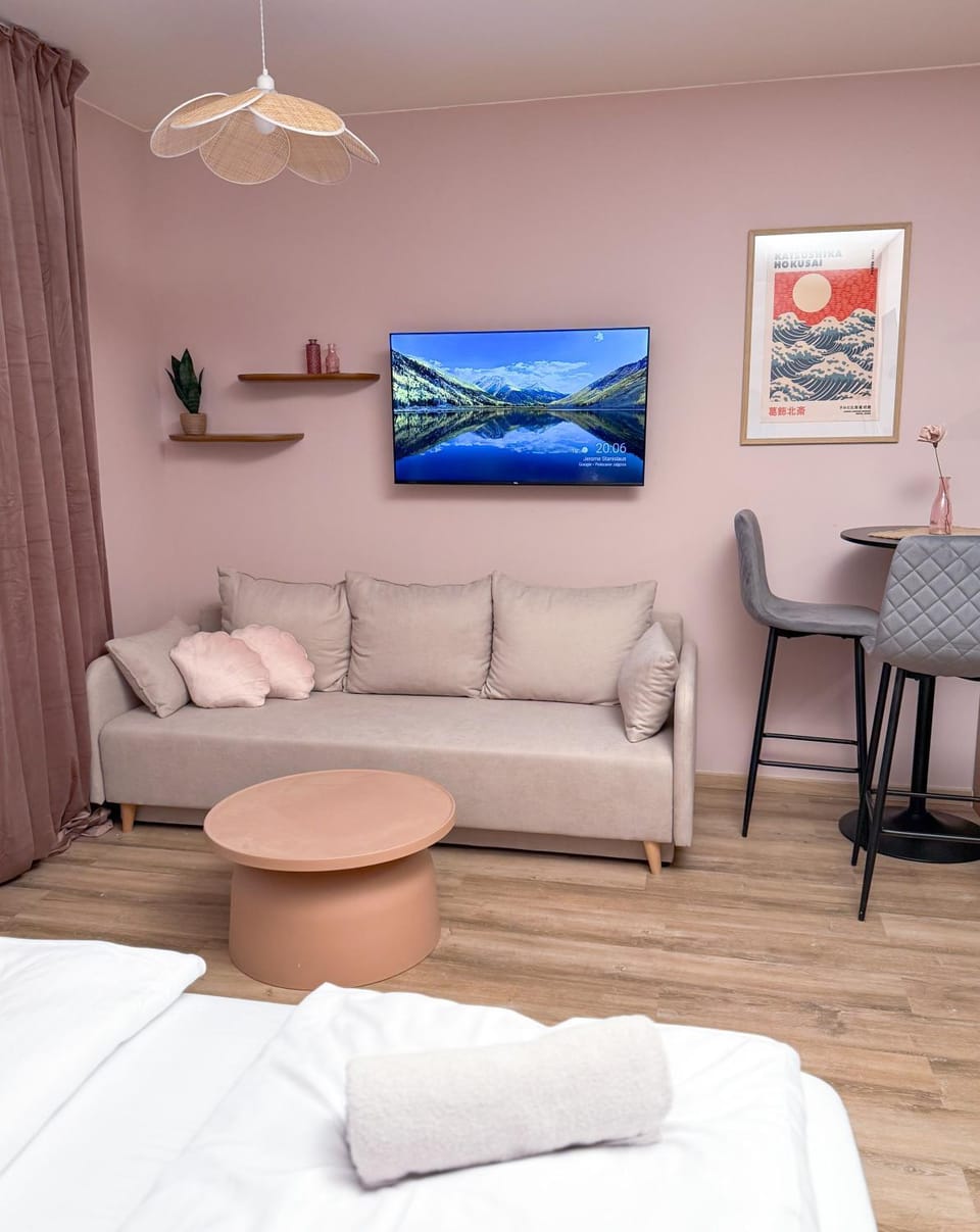 Pink Studio with balcony - self check-in Apartment in Warsaw