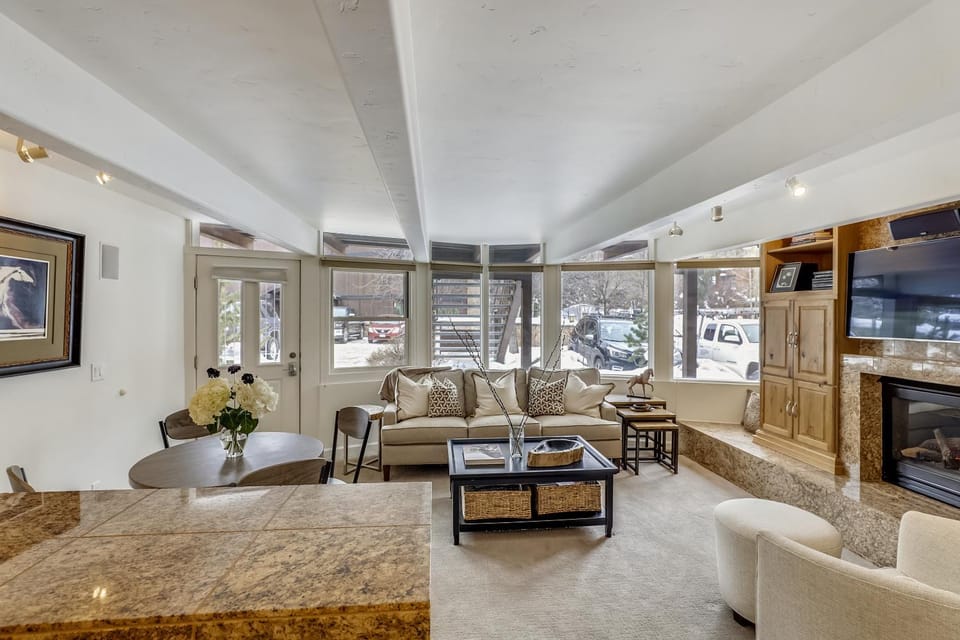 Deluxe Condo with Big Windows Downtown Aspen Apartment in Aspen