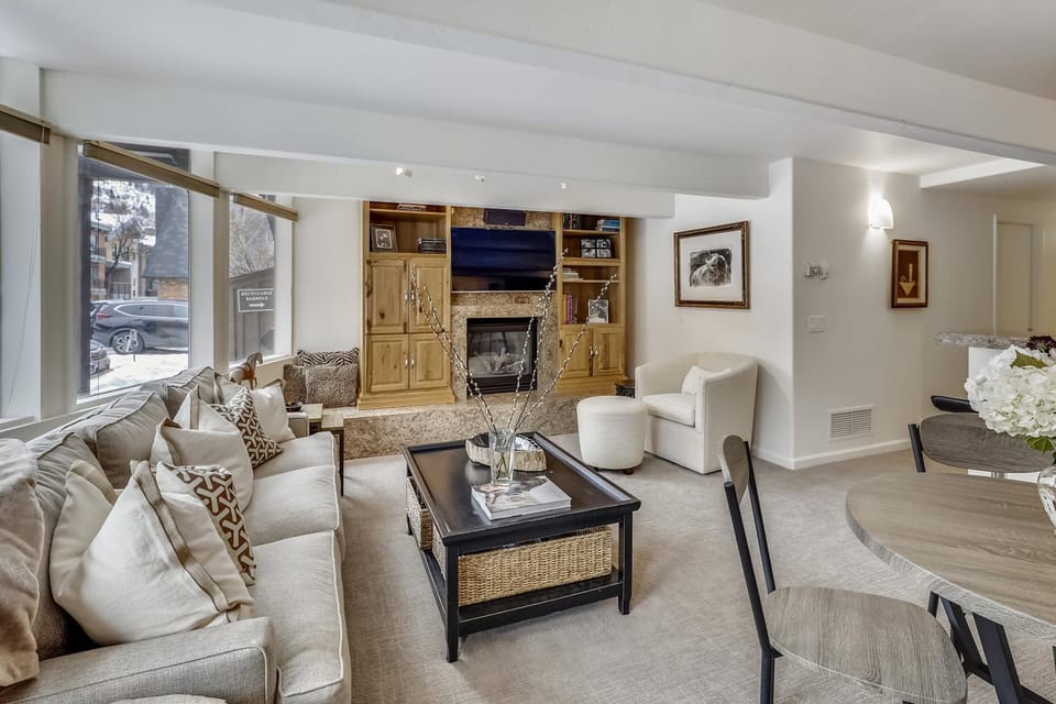Deluxe Condo with Big Windows Downtown Aspen Apartment in Aspen