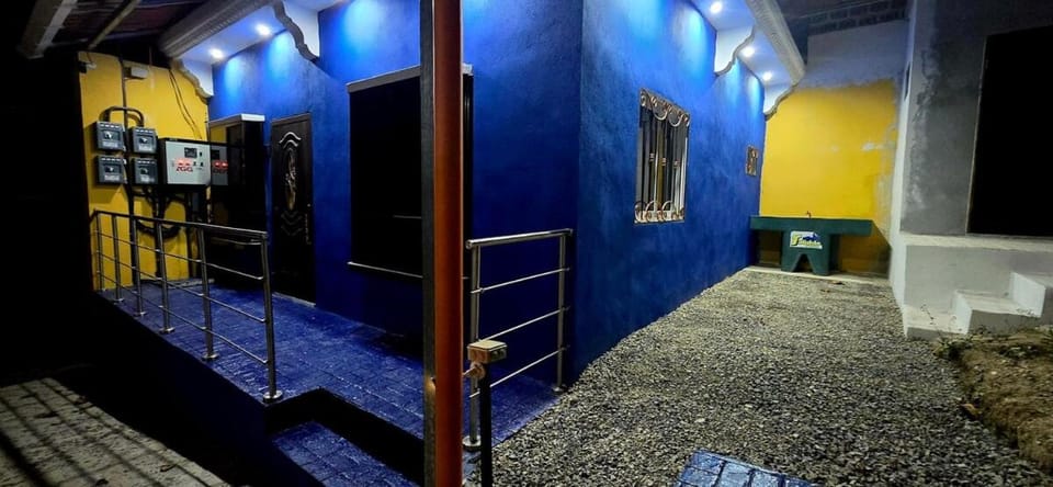 Mini Casa azul con generador electrico y parqueo Apartment in Guatemala