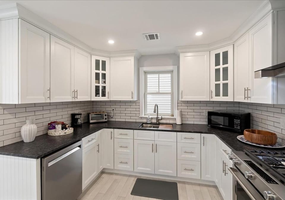 Kitchen or kitchenette, kitchen