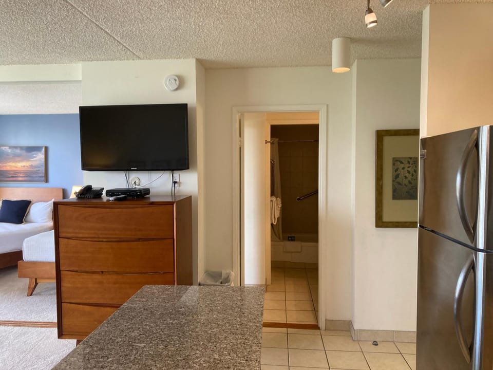 Sunny Waikiki Escape Just Steps to Beach, Views, & Full Kitchen Comfort (10707) Apartment in Honolulu