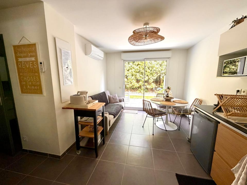 Apartment with beautiful terrace Apartment in L'Isle-sur-la-Sorgue