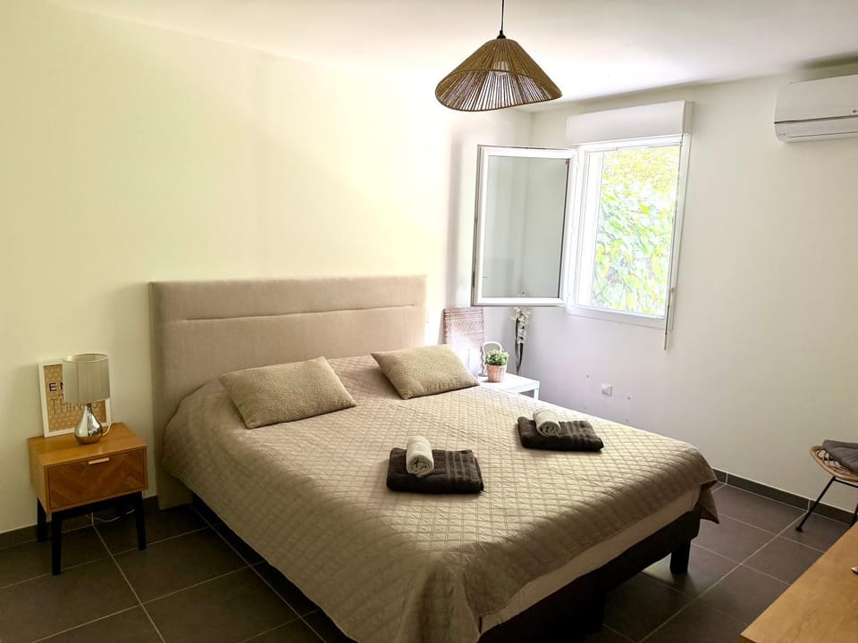 Apartment with beautiful terrace Apartment in L'Isle-sur-la-Sorgue