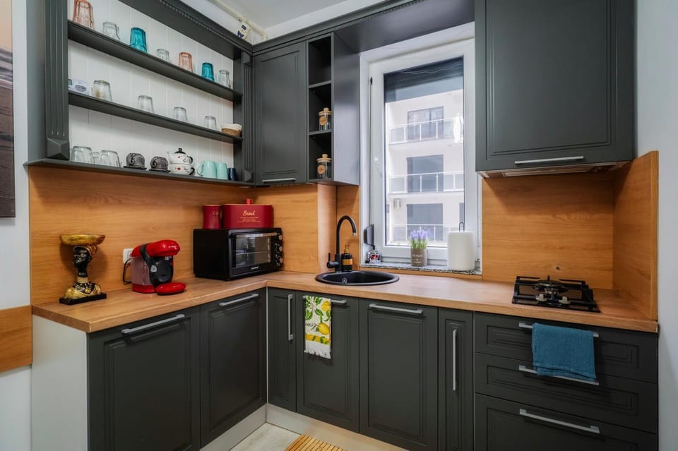 Coffee/tea facilities, dishwasher, oven, stove, toaster