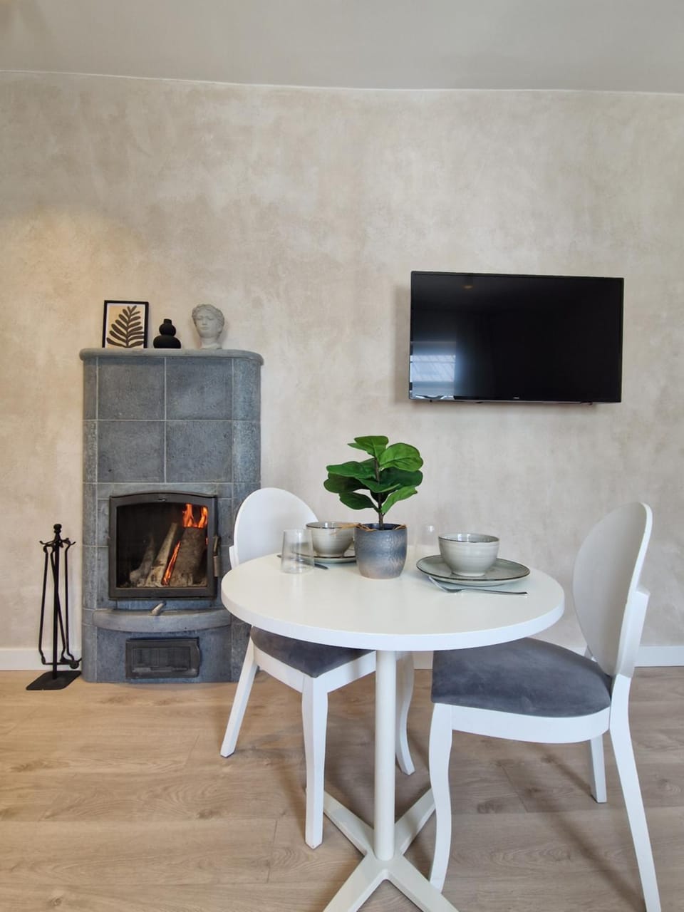 TV and multimedia, Living room, Dining area