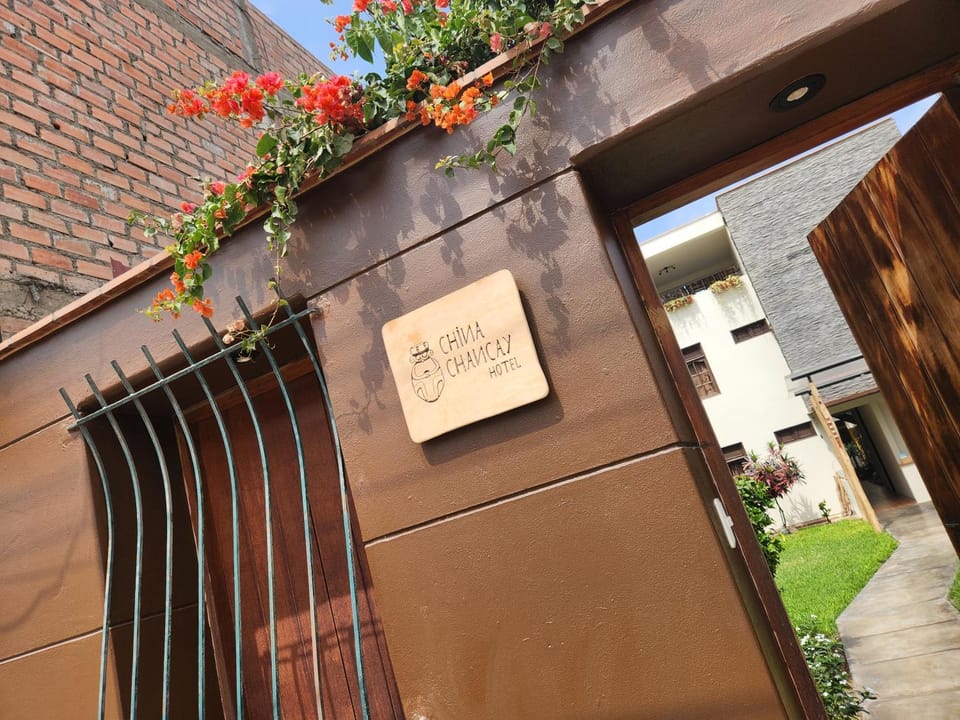 Property building, Facade/entrance, Property logo or sign, Street view