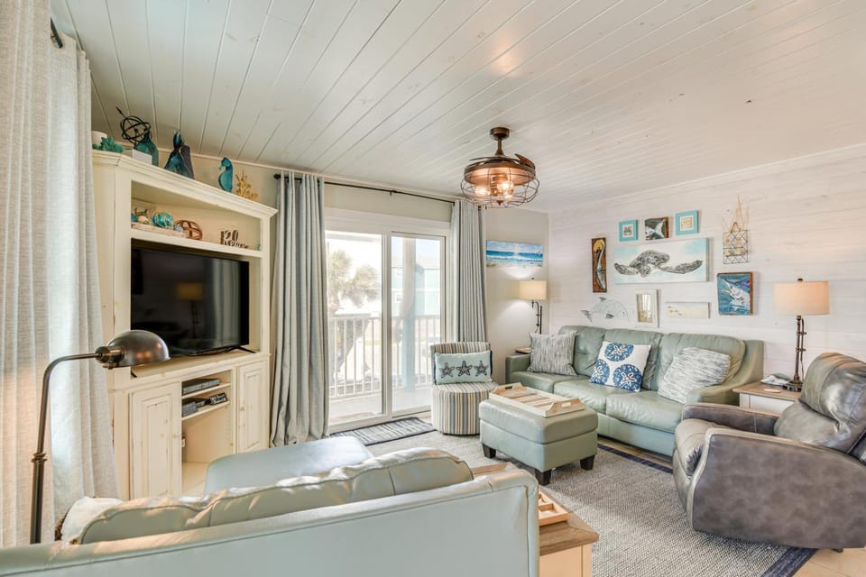 Balcony w/ Pool & Beach Views: Gulf Shores Condo! House in West Beach