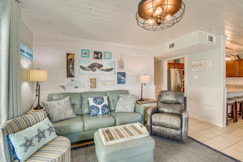 Balcony w/ Pool & Beach Views: Gulf Shores Condo! House in West Beach
