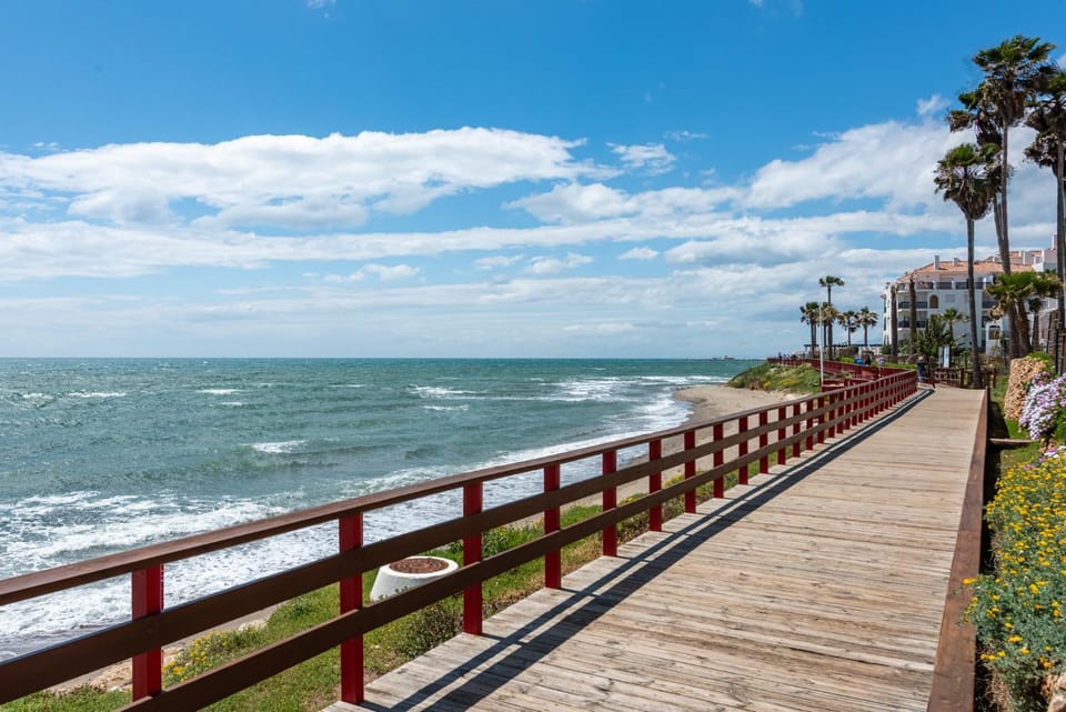 Stunning Beachfront Apartment in Calahonda Apartment in Sitio de Calahonda