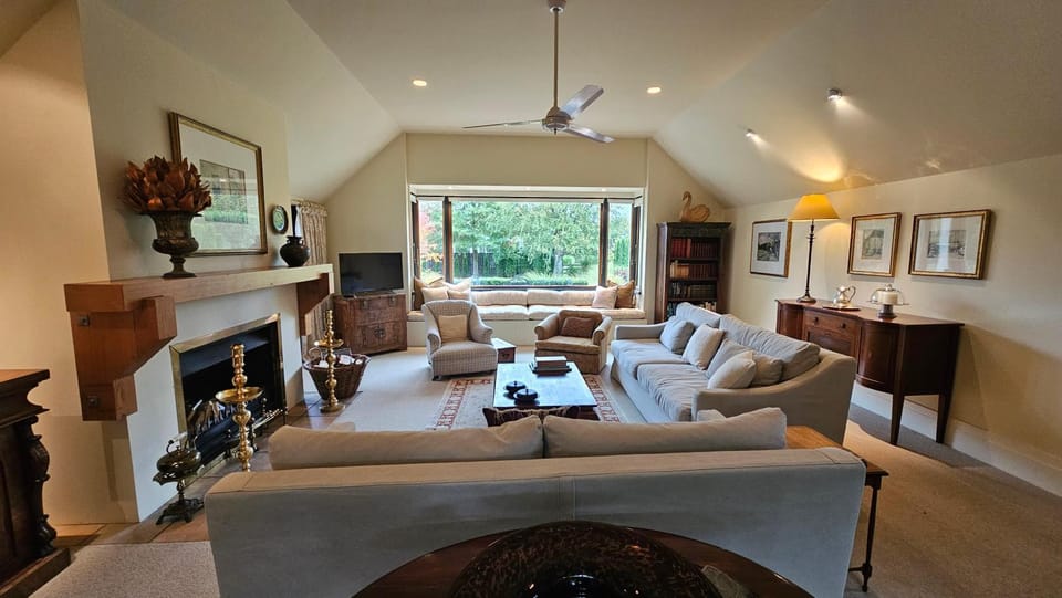 Westwood Country House Complete Guest Wing House in Wellington Region