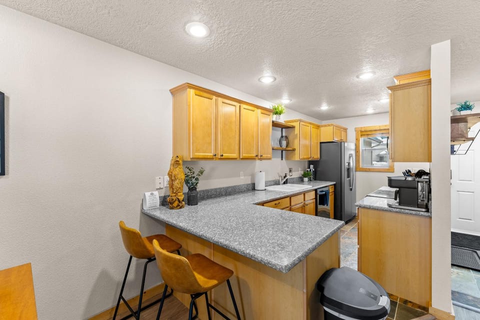 Grandmas Hideaway - walk to downtown, private hot tub, pet friendly with patio House in McCall