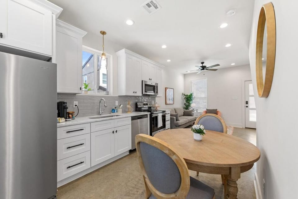 Roux House Cajun Luxury Prime Location Apartment in Broussard