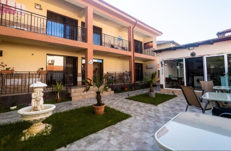 Balcony/Terrace, Garden view