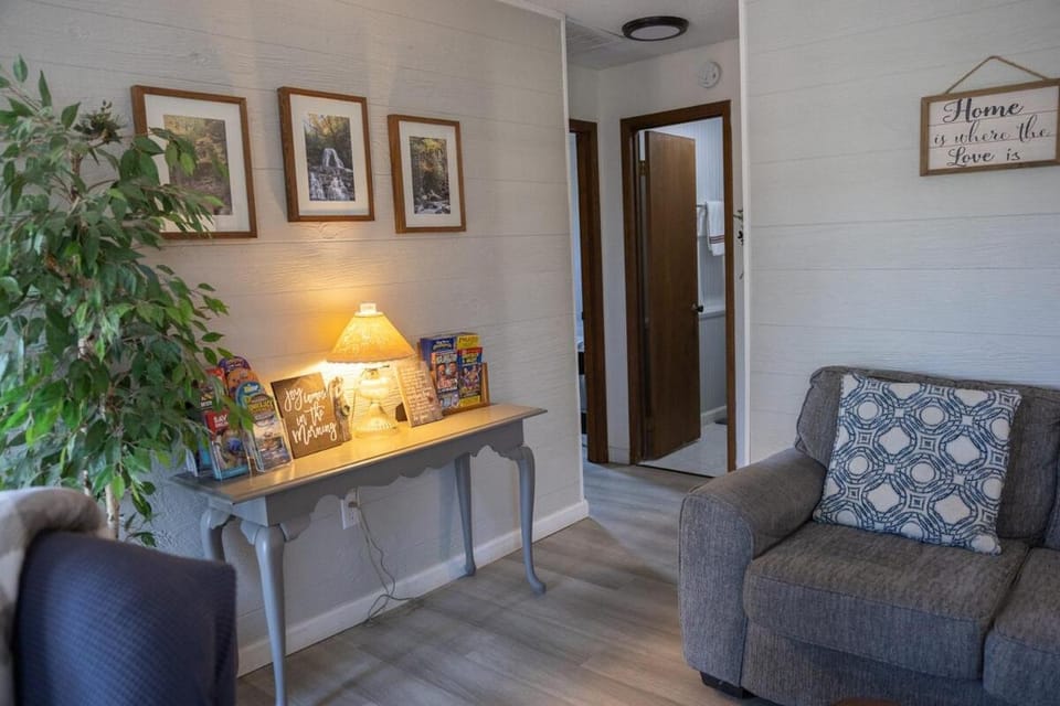 Pet Friendly Cabin with Mountain View Cabin in Pigeon Forge